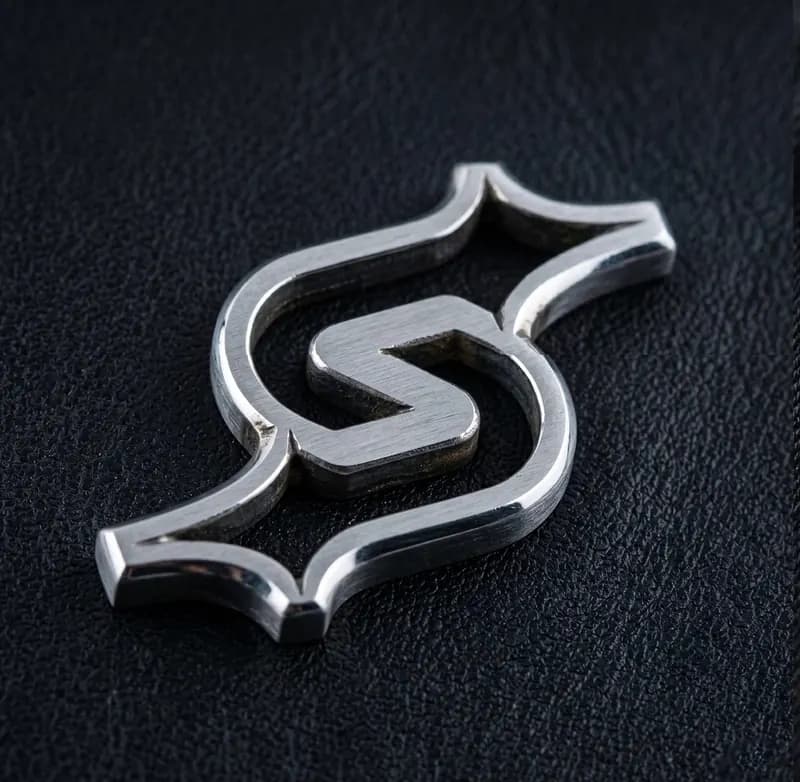 Pin metálico de Seky